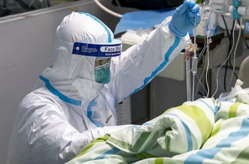 В Азербайджане семейная пара врачей заразилась коронавирусом - ФОТО