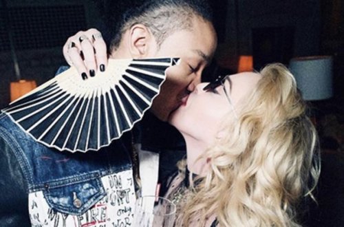Madonnadan 35 yaş kiçik sevgilisinə etiraf: “Səndən daha yaxşı karantin yoldaşı tapmaq çətindir” - FOTO