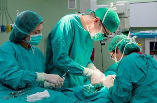 В России хирурги удалили женщине двадцатикилограммовую опухоль