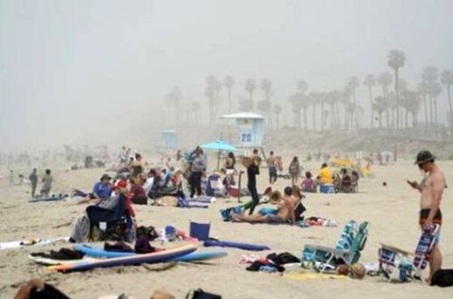 ABŞ-da koronavirusa məhəl qoymayan insanlar çimərliyə axışdılar - VİDEO