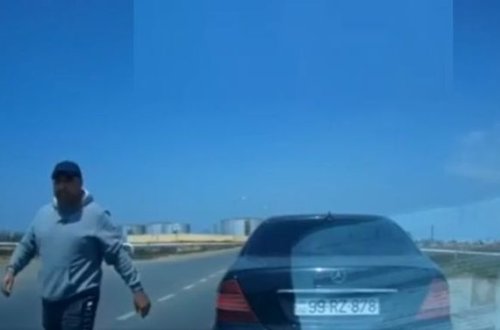 В Баку задержан нецензурно ругавшийся водитель Mercedes