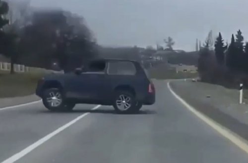 Təhlükəli manevrlər edən 