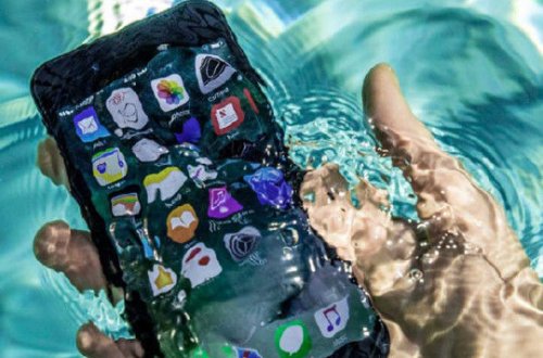 Rusiyada suya düşən smartfon gənc qızın ölümünə səbəb oldu