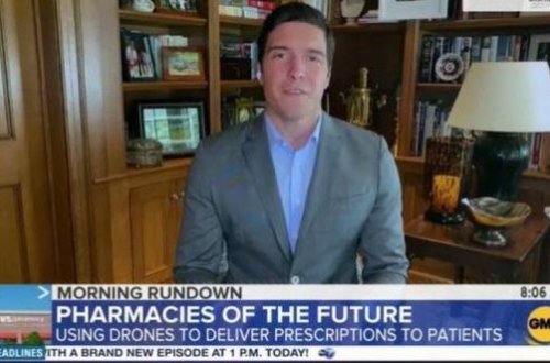 Журналист ABC News вышел в эфир без штанов. Он не думал, что все заметят - ФОТО