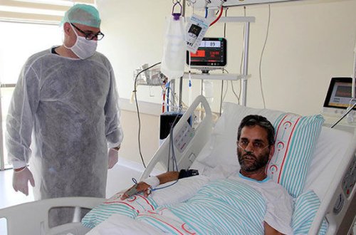 Koronavirusa qalib gələn həkim qan plazması ilə xəstəsini də sağaltdı