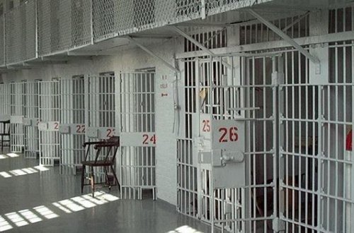 “Karantin rejimində yaşı 65-dən yuxarı olan 176 məhkum əfv edilib” – Ədliyyə Nazirliyinin rəsmisi