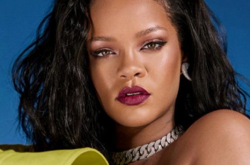 Rihanna şəffaf alt paltarında şəkil çəkdirdi – FOTO