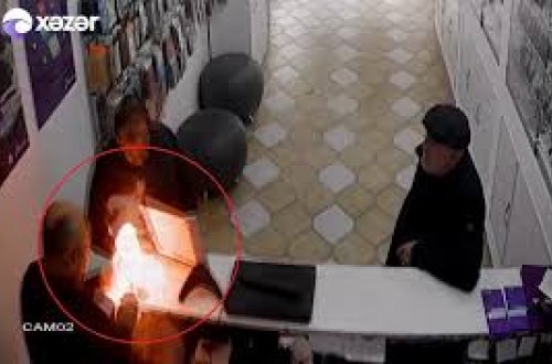Bakıda müştərinin telefonu partladı - ANBAAN VİDEO