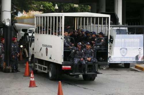 Həbsxanadan qaçmaq istəyən məhkumlar gülləbaran edildi: 46 ölü