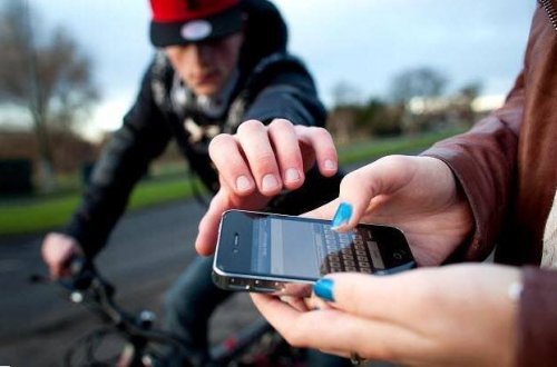 Bakıda qadını döyərək telefonunu əlindən aldılar - FOTO