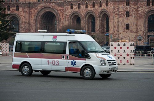 В Ереване мужчина с детьми выбросился с девятого этажа