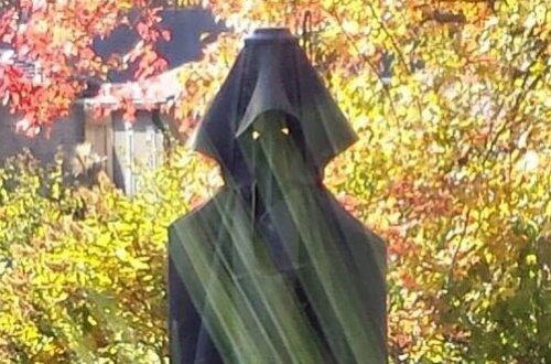 Dünyanın hər yerindən olan insanlar öz evlərində 