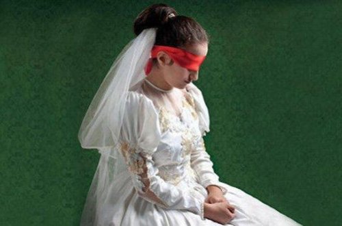 Замуж в 14 лет: В Баку мужчина выгнал из дома несовершеннолетнюю жену