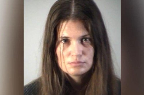 32 yaşlı qadın videozəng zamanı soyunduğuna görə həbs olundu - FOTO