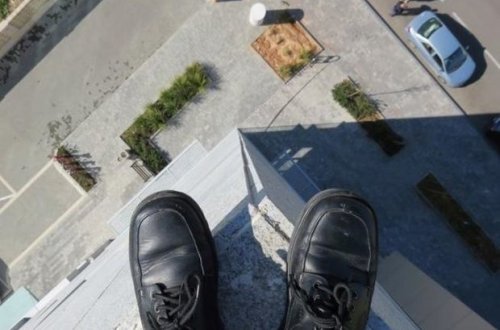 В Сумгайыте мужчина выбросился с 7-го этажа