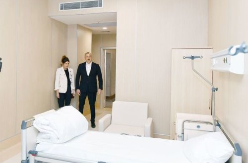 Ильхам Алиев и Мехрибан Алиева приняли участие в открытии первой больницы модульного типа в Баку - ФОТО