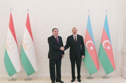 Emoməli Rəhmon İlham Əliyevə zəng etdi