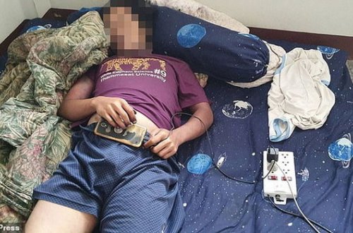 Şarj cihazına qoşulmuş telefonda oyun faciə ilə yekunlaşdı - FOTO