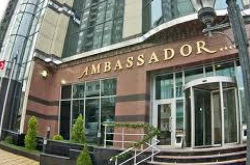 Məşhur oteldə azyaşlı qızı zorlayan rəis oğlundan yeni xəbər