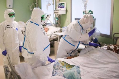 Число заразившихся коронавирусом в России за сутки возросло на 10 699