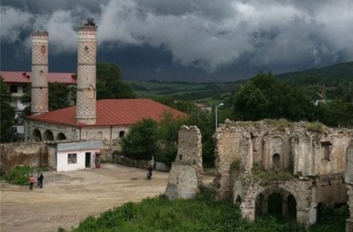 Şuşalı xanım parlamentdə təsirli çıxış etdi