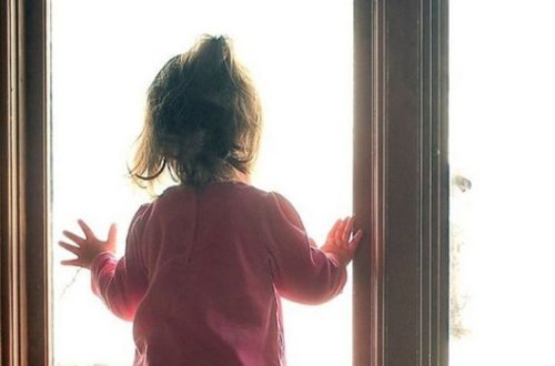 Səkkizinci mərtəbədən yıxılan azyaşlı sağ qaldı