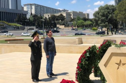 Nazir Hətəmov Həzi Aslanovun abidəsini ziyarət edib – FOTOLAR