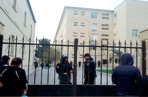 Bakıda bu xəstəxana bağlandı, həkimlər və xəstələr binadan buraxılmır (AÇIQLAMA)