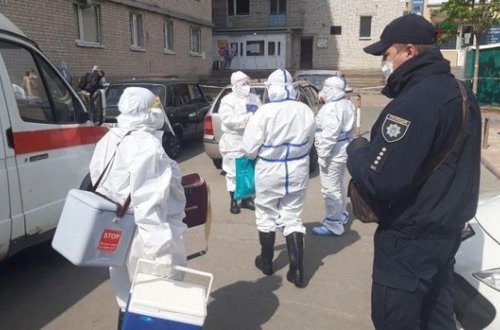 За сутки коронавирусом в Украине заразились 402 человека