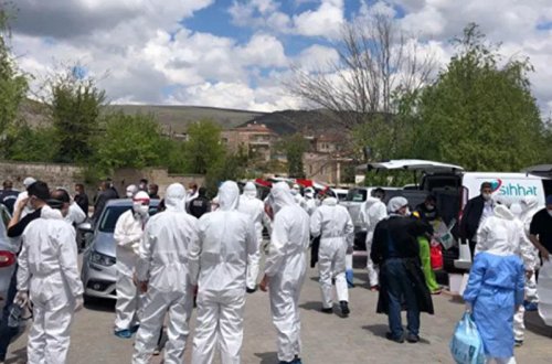 Baxıcı qadın kənd camaatını virus yoluxdurdu - Dua ilə koronavirusdan qoruyacaqmış - FOTO