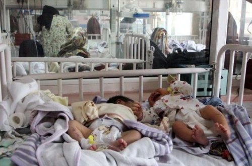 Doğum evinə silahlı hücum: 18 ölü - Ana körpəsini qorumaq üçün küvəzi qucaqladığı yerdə qətlə yetirildi