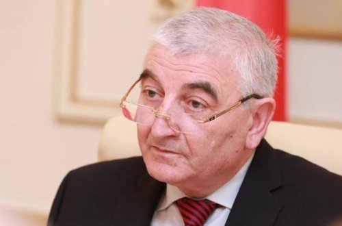 Məzahir Pənahov gedir