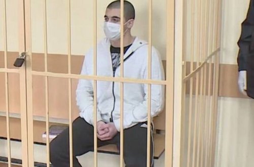 İki nəfərin ölümünə səbəb olan azərbaycanlı Rusiyada məhkəmə önünə çıxarılıb - VİDEO