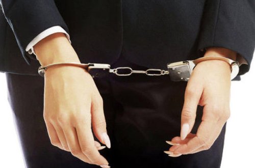 Bakıda onlarla əməkdaşın maaş kartlarını ələ keçirən vəzifəli şəxsə cinayət işi açıldı - RƏSMİ