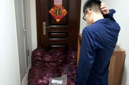 Sevgilisini ağlatmaq istəyən küskün qadının ağlagəlməz intiqamı - FOTO/VİDEO