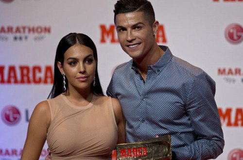 Corcina Ronaldunun saçını hördü - FOTO