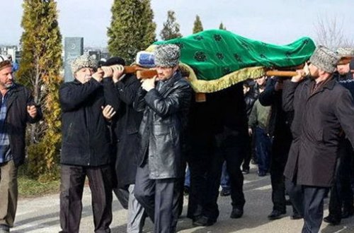 Dəfn mərasimində koronavirus yayıldı, rayon rəhbəri işdən çıxarıldı