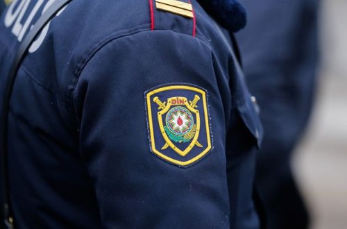 Azərbaycanda 53 nəfərin koronavirusa yoluxduğu küçədə polisə xəsarət yetirdilər - RƏSMİ