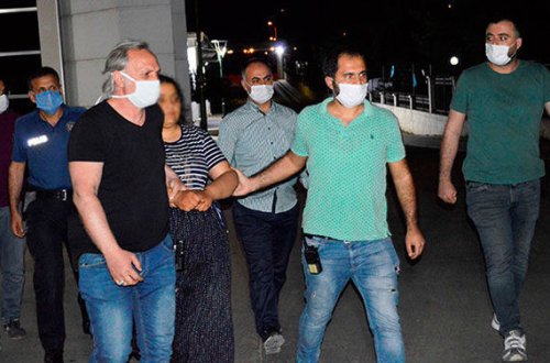 Azyaşlı oğlunun boğazını kəsdi - FOTO