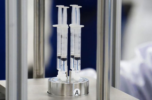 Rusiyada tibb işçilərində sınaqdan keçirilən COVID-19 peyvəndi istənilən effekti verdi