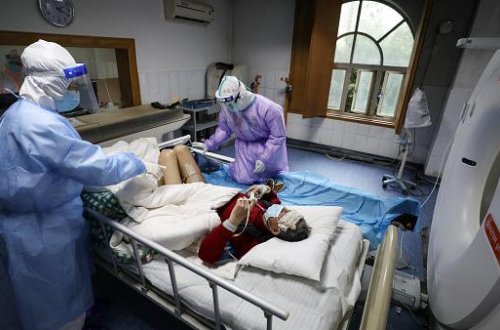 Məşhur aparıcının oğlu koronavirusdan öldü