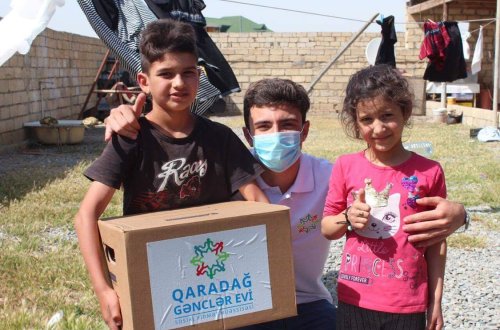 Qaradağ Gənclər evi və Gənclər İdman İdarəsi ilə birgə aztəminatlı ailələrə “Ramazan sovqatı” sosial layihəsi həyata keçirilib.