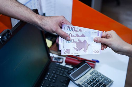 Bakıda bu şəxslərə 800 manat veriləcək