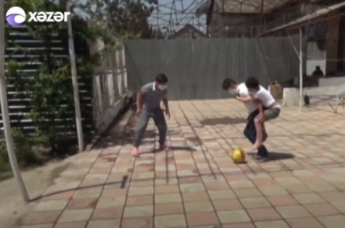 Yeriyə bilməyən qardaşının istəyini belə reallaşdırdı - VİDEO