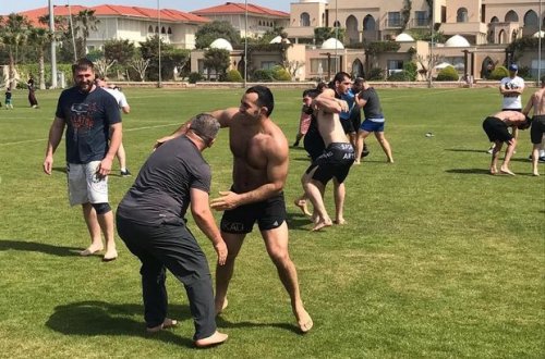 Tanınmış məşqçimiz Həbib Nurməhəmmədovun atası ilə güləşir - FOTO/VİDEO