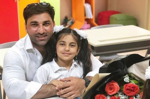 Yeni həbsdən çıxan Kamildən anası və qızı ilə YENİ FOTO