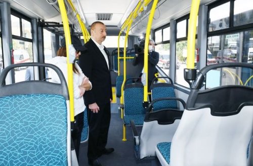 İlham Əliyev və Mehriban Əliyeva nəqliyyat vasitələri və xüsusi texnikalarla tanış oldular - FOTO