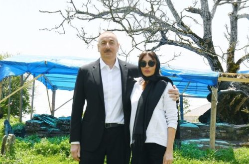 İlham Əliyev və Mehriban Əliyeva Pir Ömər Sultan ziyarətgahında - FOTO