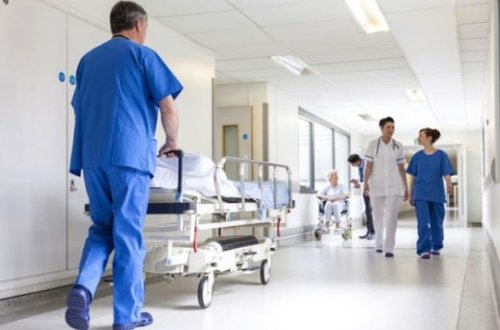 AĞIR İTKİ ÜZ VERDİ-Məşhur ifaçı  və anası yanaraq dünyasını dəyişdi - FOTO