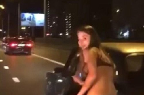 Bakıda biabırçılıq: Qızlar alt paltarında rəqs edib,canlı açdılar